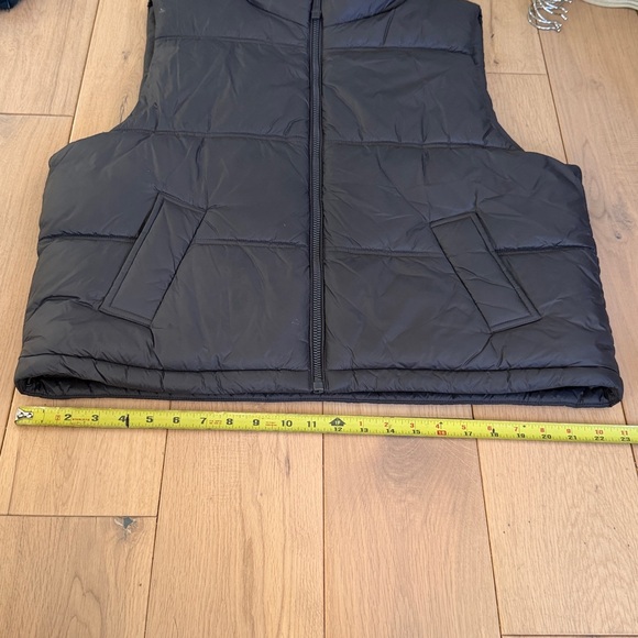 *NWT* American Eagle AE Puffer Vest - Picture 7 of 7